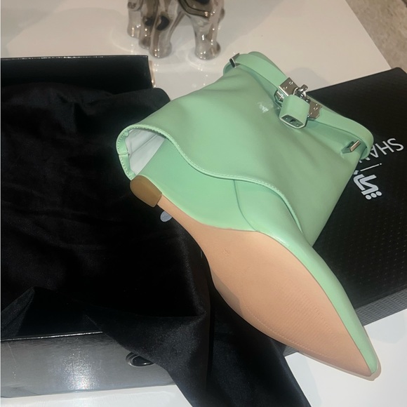 Perfect.Brand new never worn.Box and dust bag included.Offer’s accepted. - Picture 3 of 4